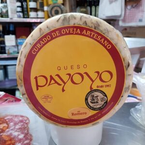 Queso de oveja curado al romero Payoyo. Charcutería Mari y Sandra en Descuentos al Minuto