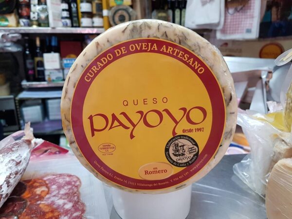 Queso de oveja curado al romero Payoyo. Charcutería Mari y Sandra en Descuentos al Minuto